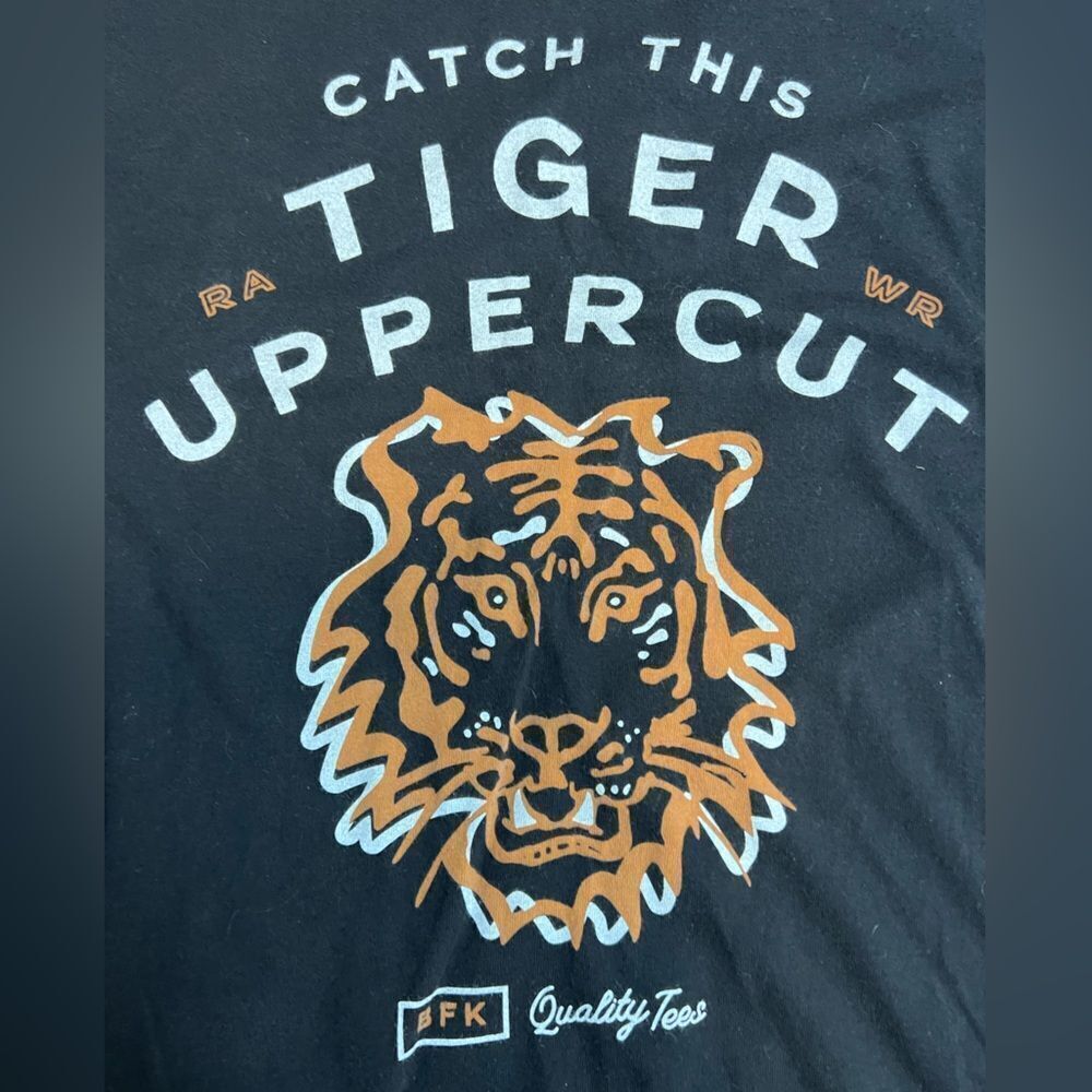 Graphic Tee “Catch This Uppercut” Men’s Small Black Big Foot Kick Tiger - Picture 4 of 4